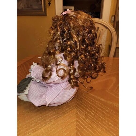 Vintage Danbury mint little girl porcelain doll - Picture 3 of 5